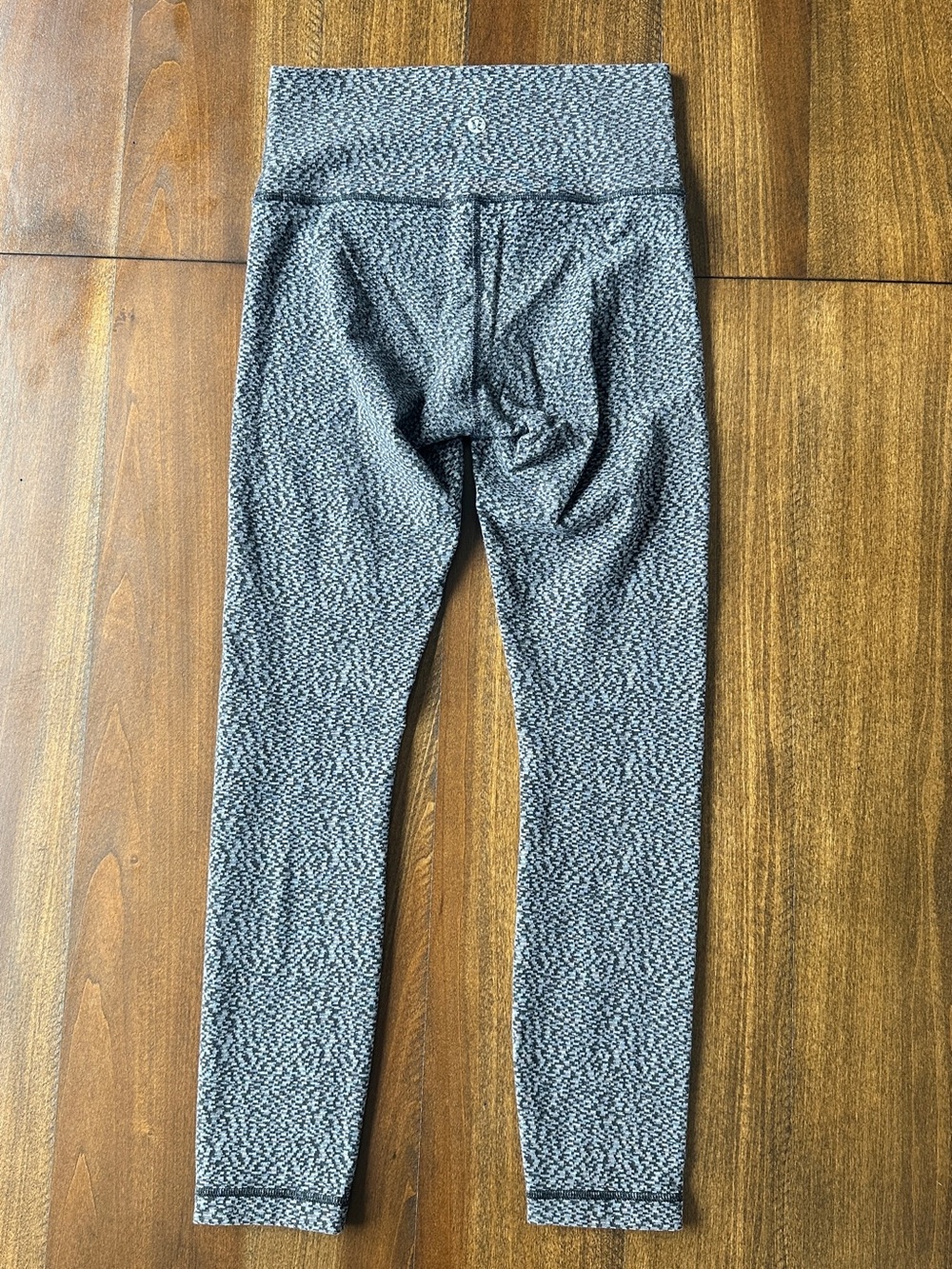 Lululemon Women’s High-Rise Leggings Grey Black Print Size 4 - Picture 7 of 7